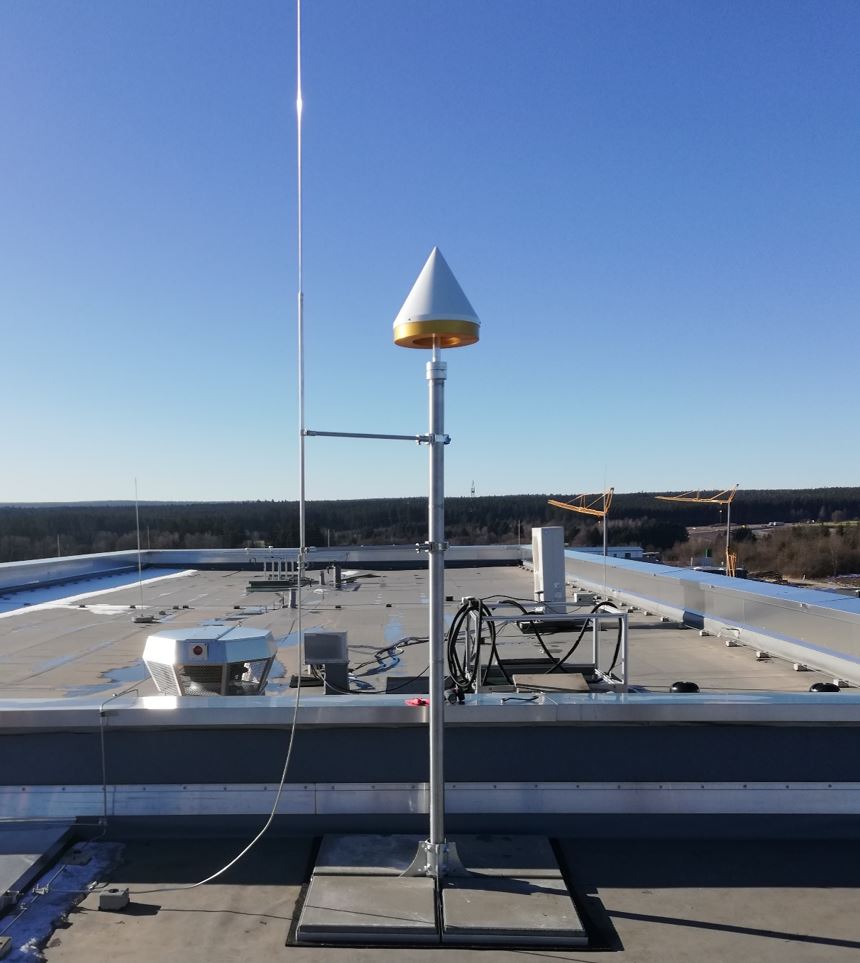 GNSS-Referenzstation am Continental Standort Villingen mit einer JAVAD Choke-Ring Antenne. 